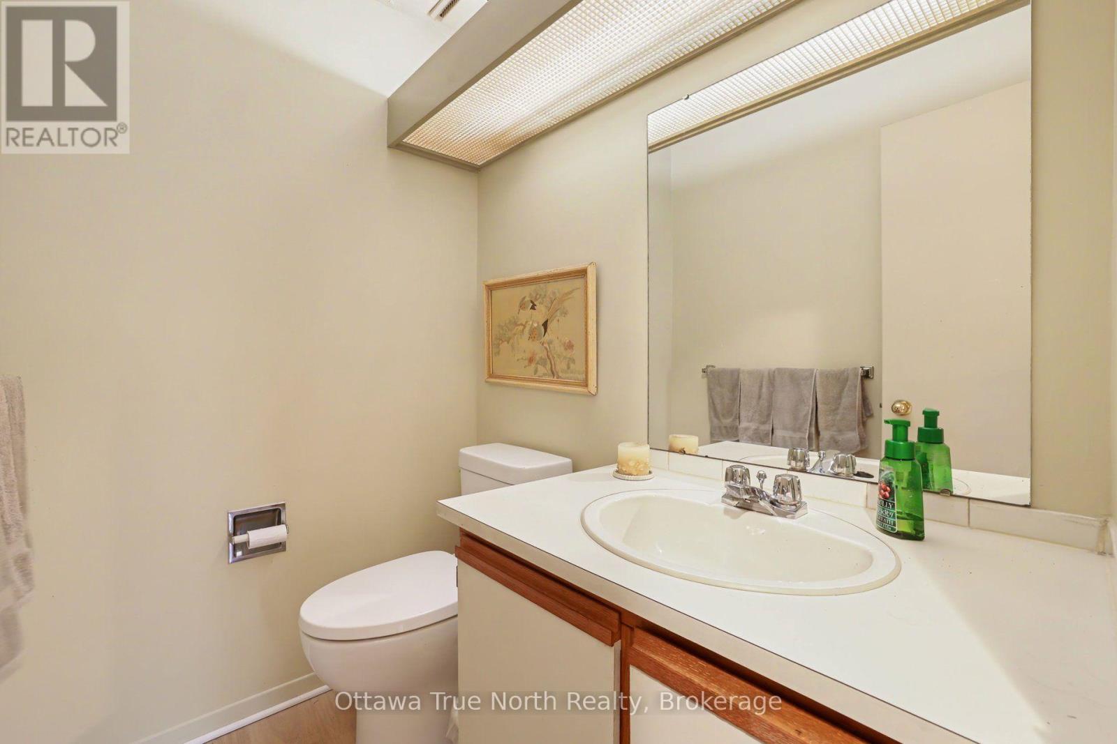Main floor powder room - 41 Aldgate Crescent, Ottawa, ON - Indoor Photo Showing Bathroom