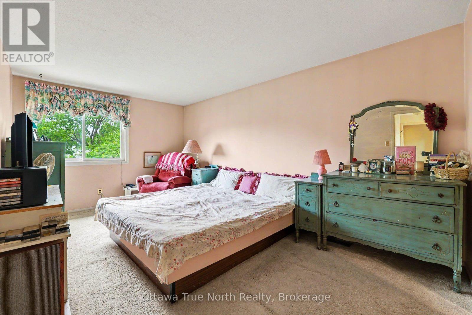 41 Aldgate Crescent, Ottawa, ON - Indoor Photo Showing Bedroom