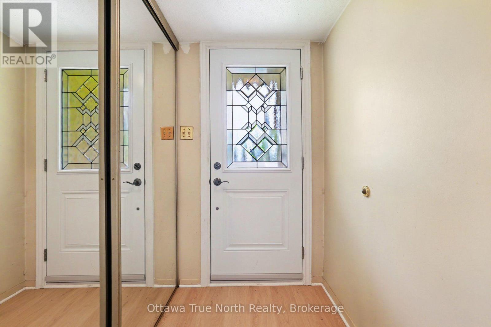 Enclosed foyer - 41 Aldgate Crescent, Ottawa, ON - Indoor Photo Showing Other Room