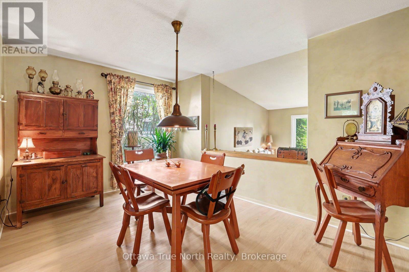 Dining room overlooking living room - 41 Aldgate Crescent, Ottawa, ON - Indoor Photo Showing Dining Room
