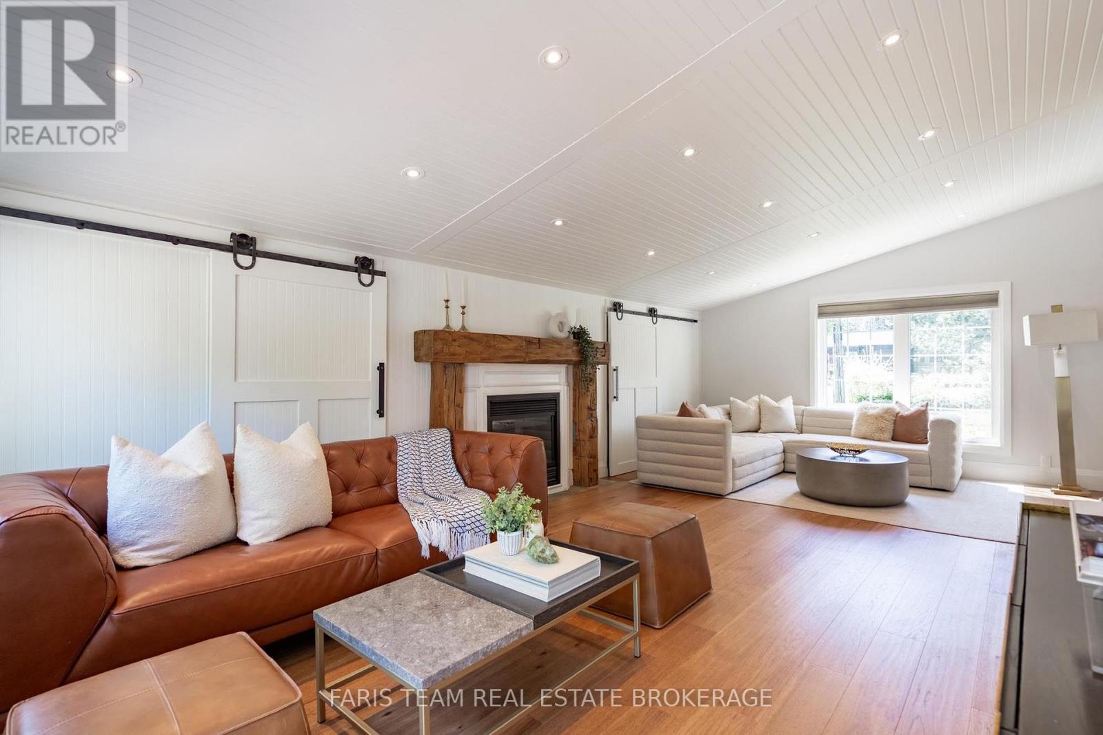 27 Poplar Crescent, Ramara, ON - Indoor Photo Showing Living Room With Fireplace
