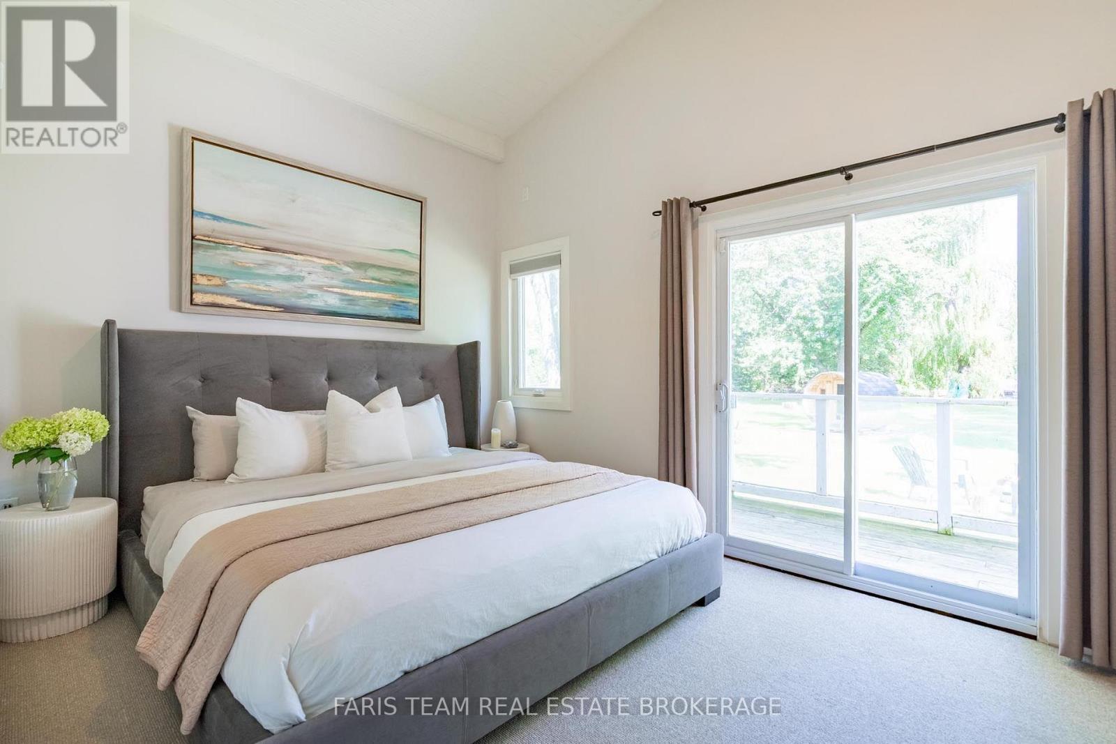 27 Poplar Crescent, Ramara, ON - Indoor Photo Showing Bedroom
