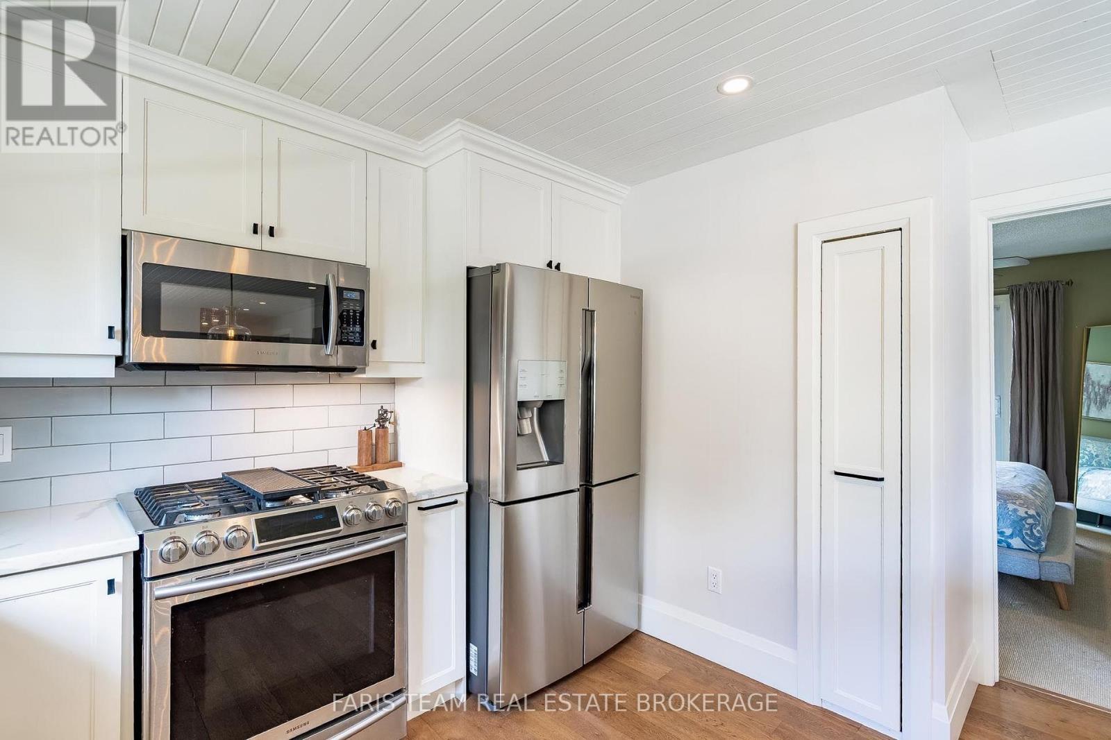 27 Poplar Crescent, Ramara, ON - Indoor Photo Showing Kitchen