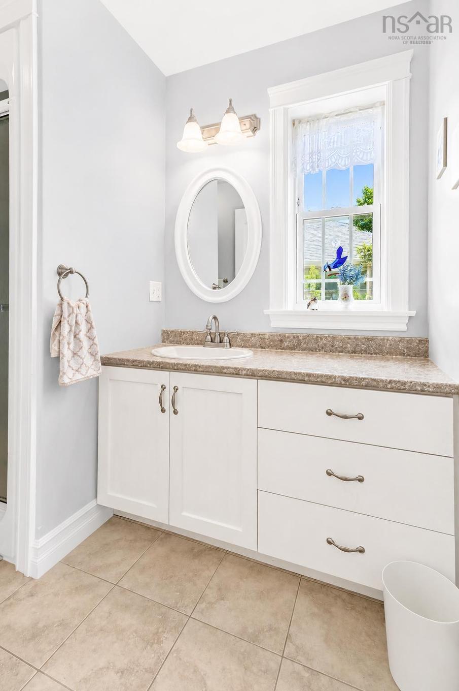 12 Beckwith Berwick, Ns, Berwick, NS - Indoor Photo Showing Bathroom