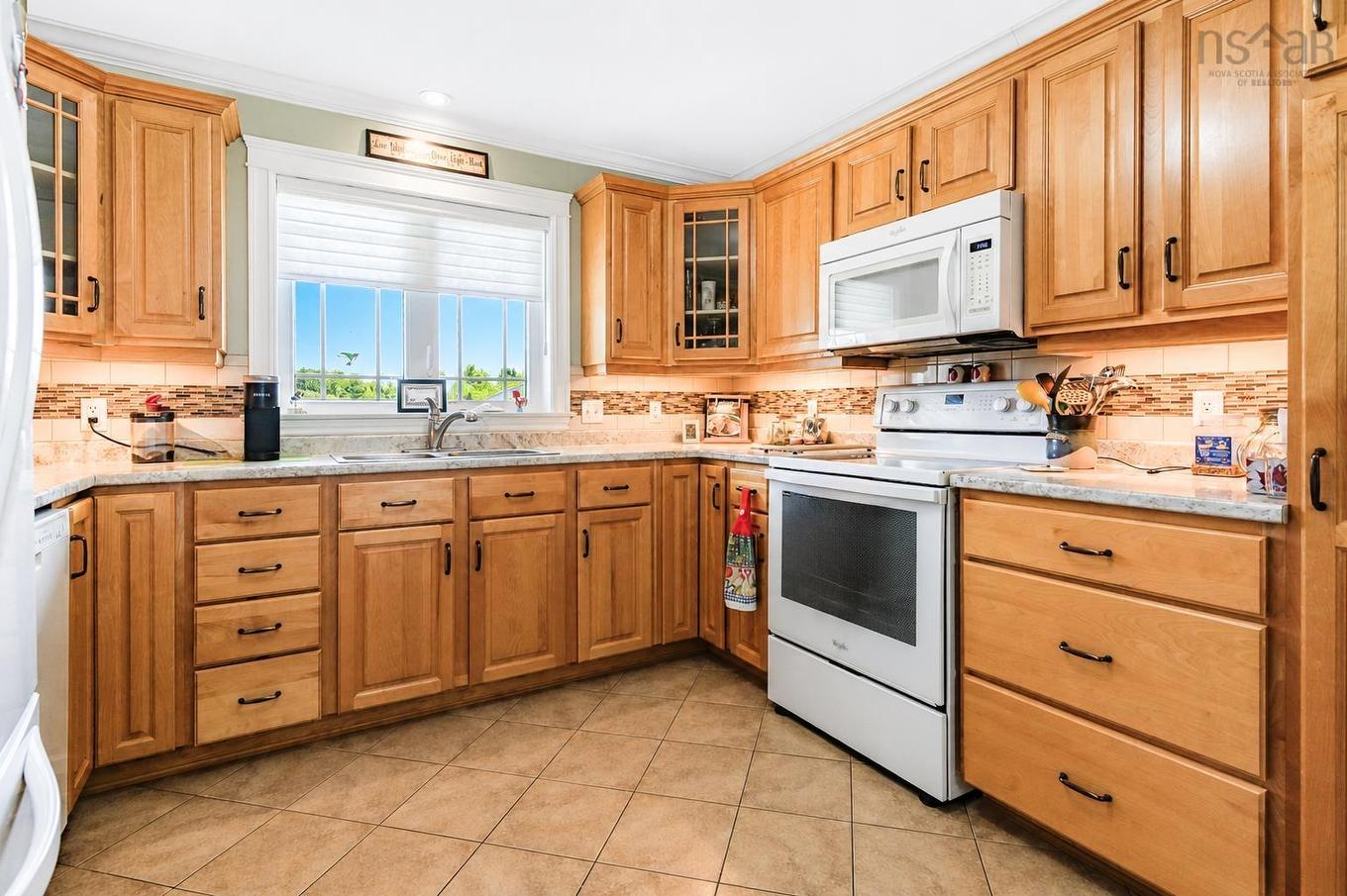 12 Beckwith Berwick, Ns, Berwick, NS - Indoor Photo Showing Kitchen With Double Sink