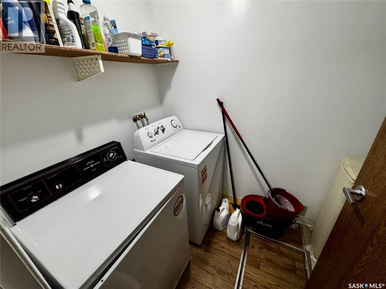 A & B 129 1St Avenue W, Margo, SK - Indoor Photo Showing Laundry Room