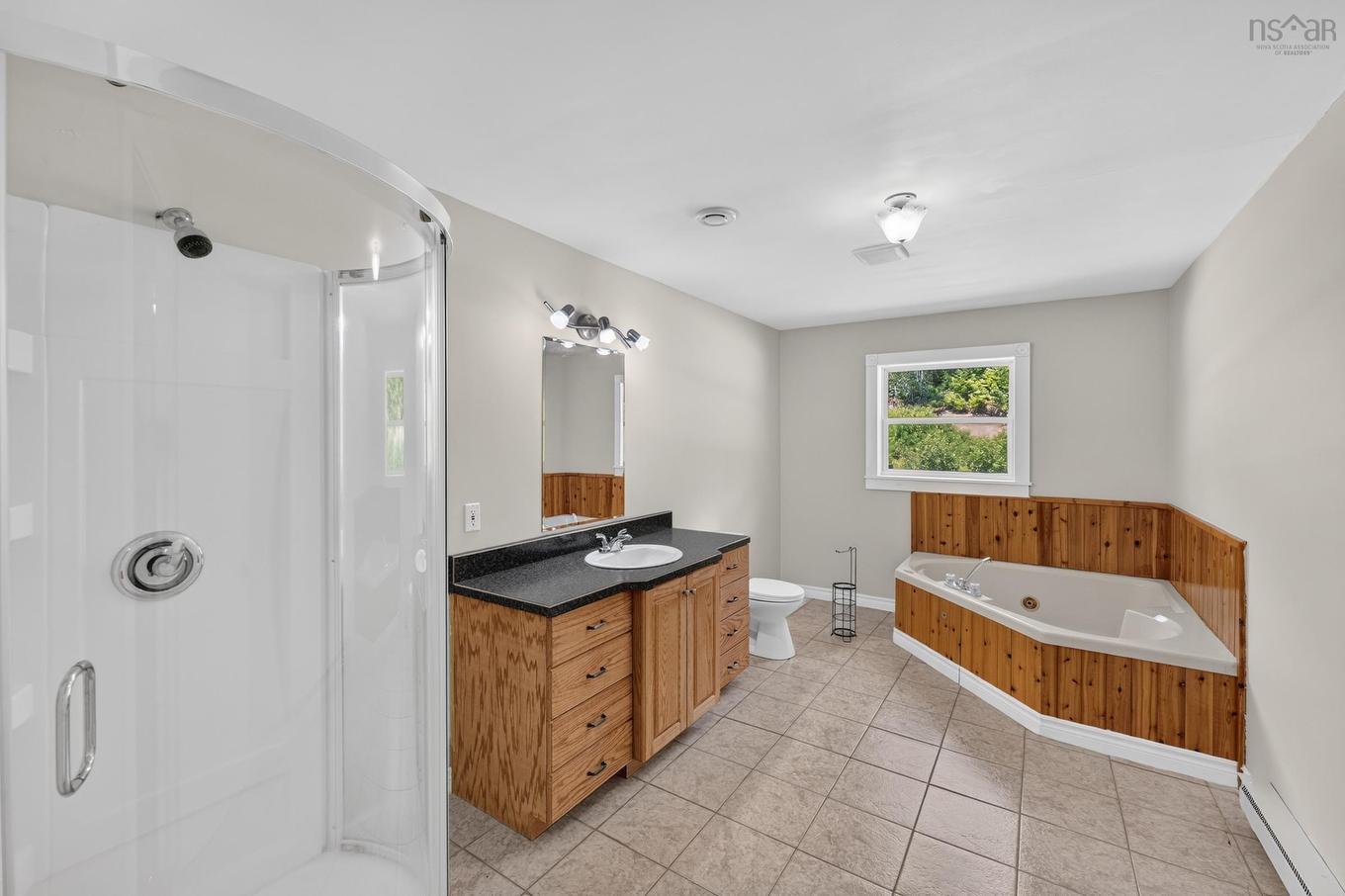 2977 Highway 340, Yarmouth, NS - Indoor Photo Showing Bathroom