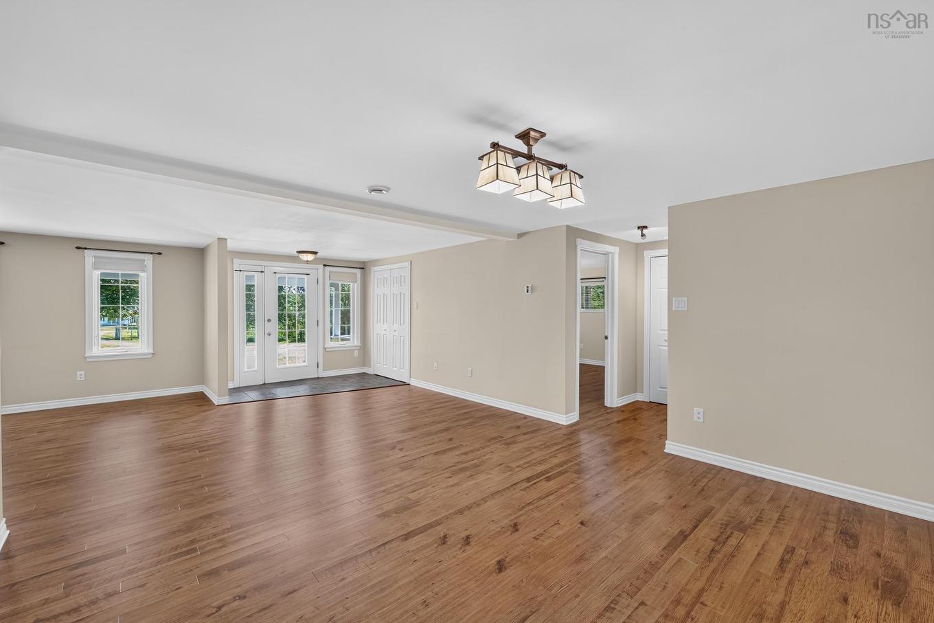 2977 Highway 340, Yarmouth, NS - Indoor Photo Showing Living Room