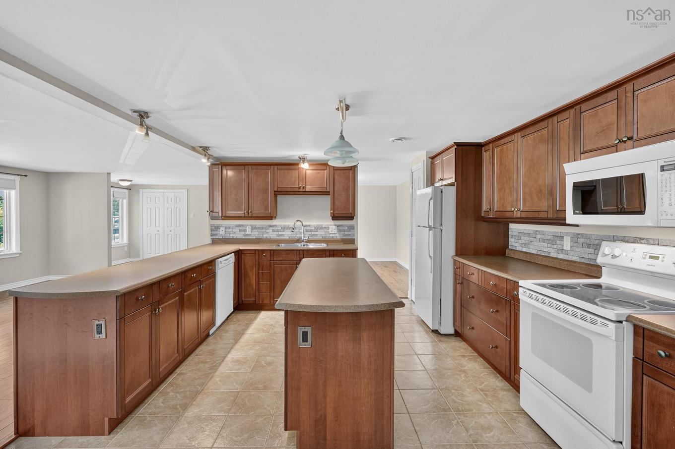 2977 Highway 340, Yarmouth, NS - Indoor Photo Showing Kitchen With Double Sink