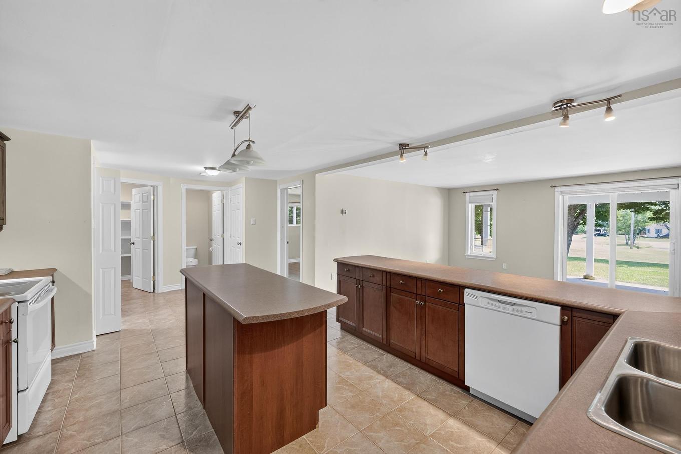 2977 Highway 340, Yarmouth, NS - Indoor Photo Showing Kitchen