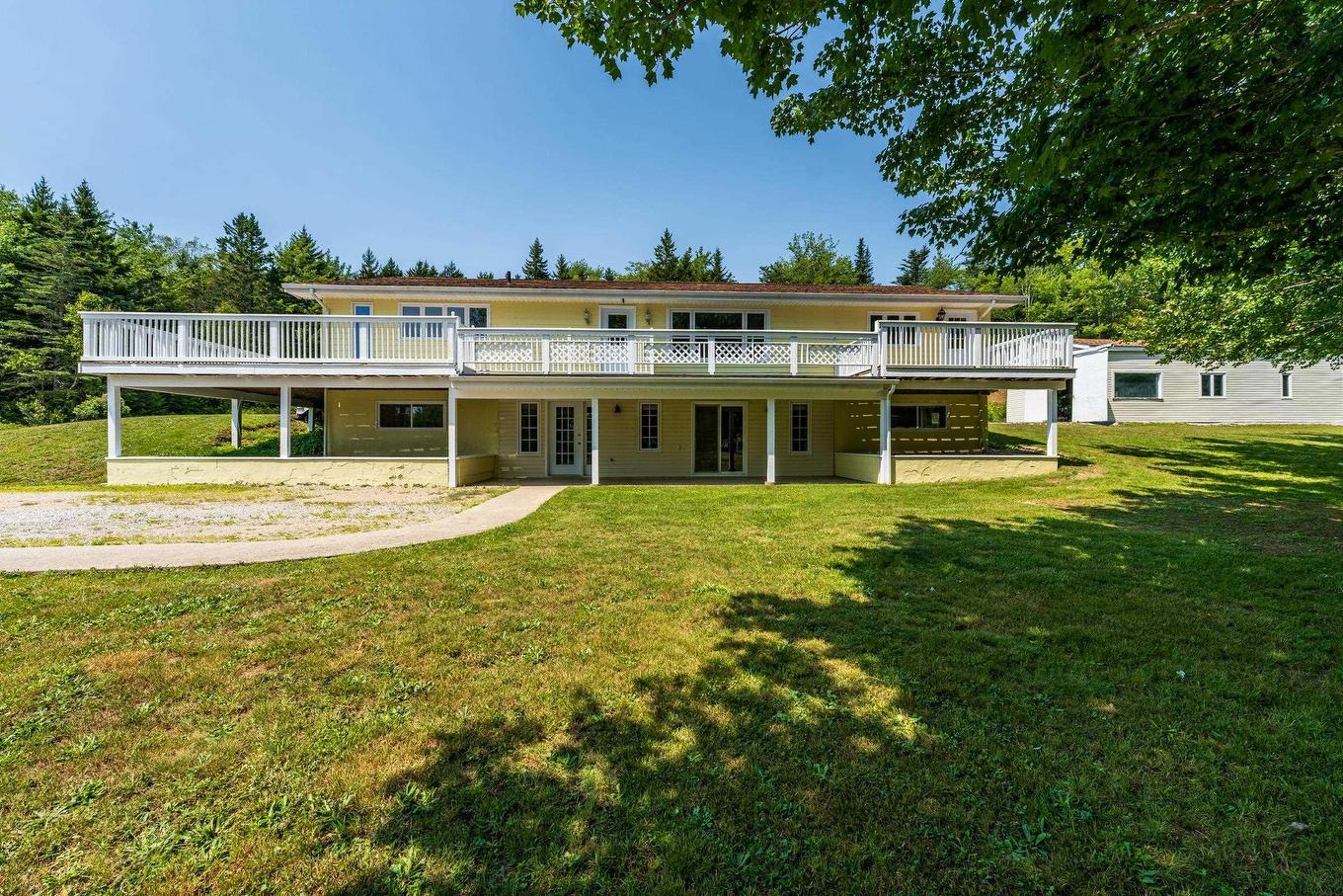 2977 Highway 340, Yarmouth, NS - Outdoor With Deck Patio Veranda