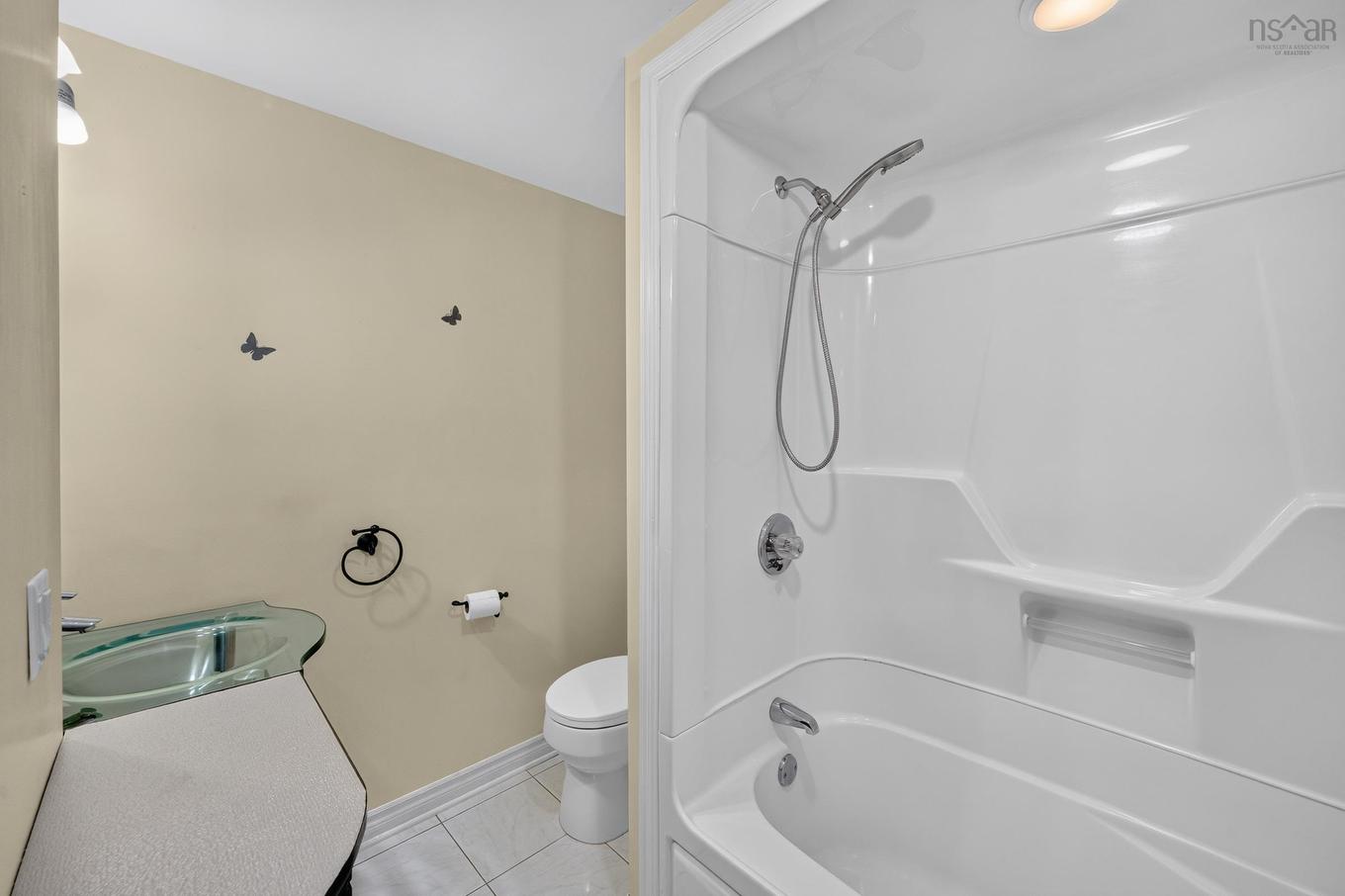 2977 Highway 340, Yarmouth, NS - Indoor Photo Showing Bathroom