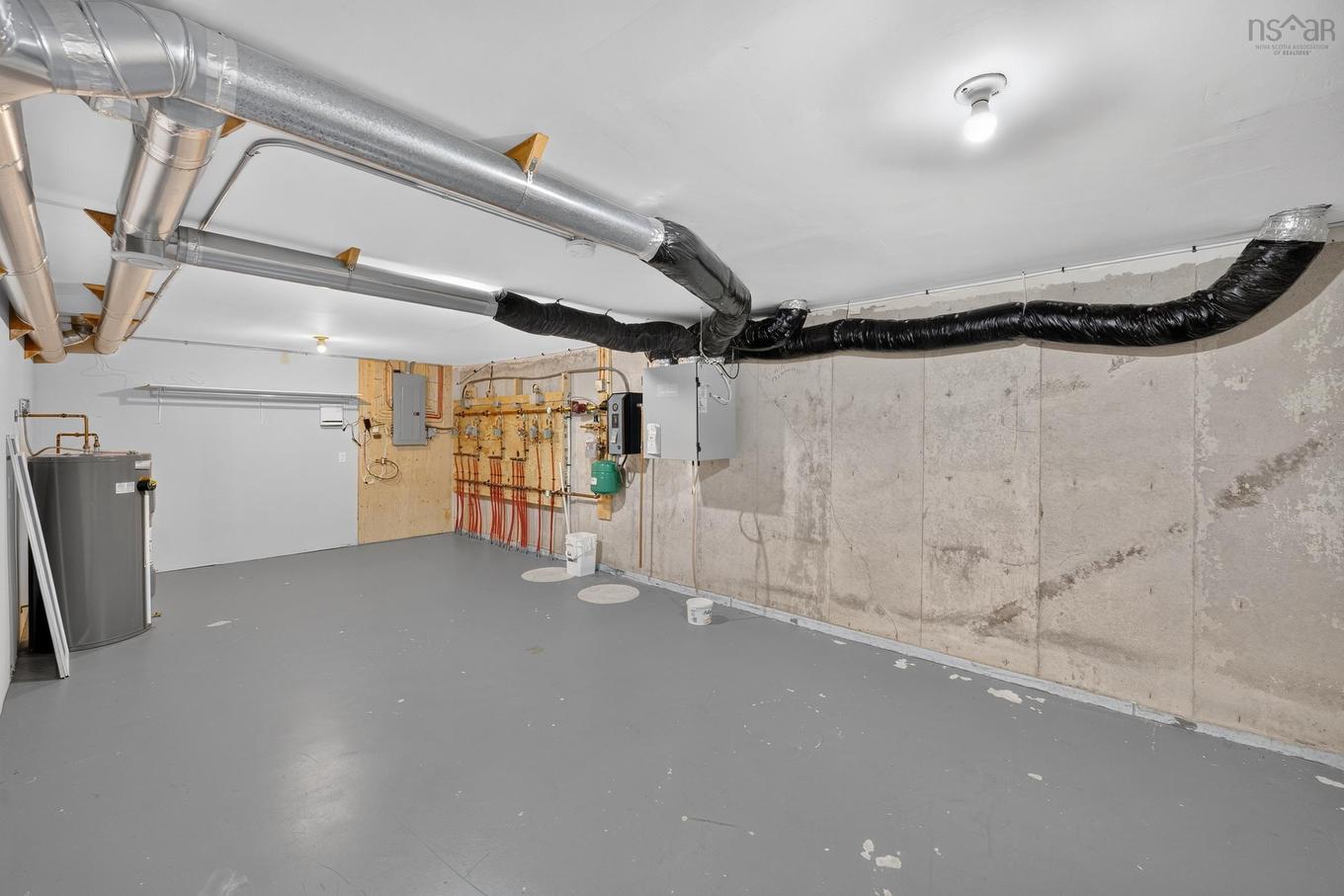 2977 Highway 340, Yarmouth, NS - Indoor Photo Showing Garage