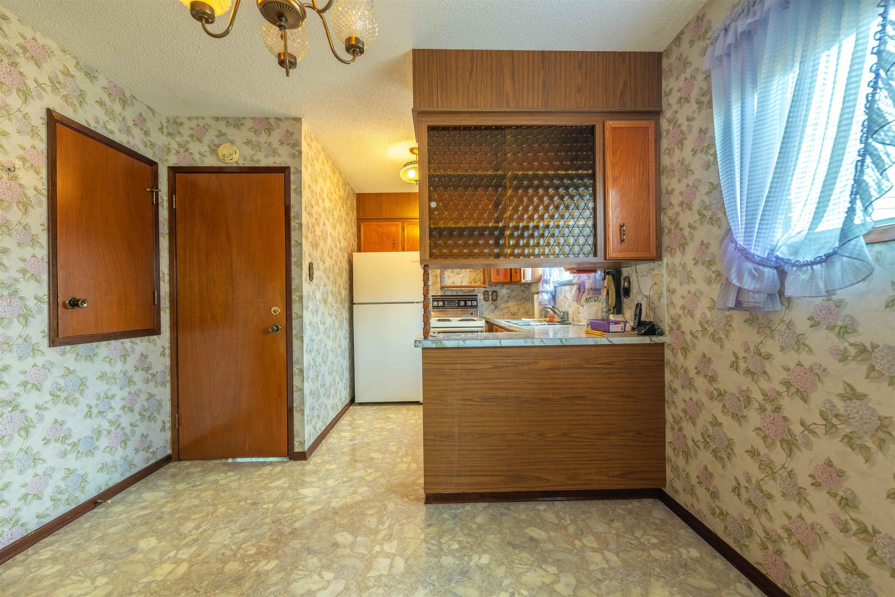 283 Carl Avenue E, Thunder Bay, ON - Indoor Photo Showing Kitchen