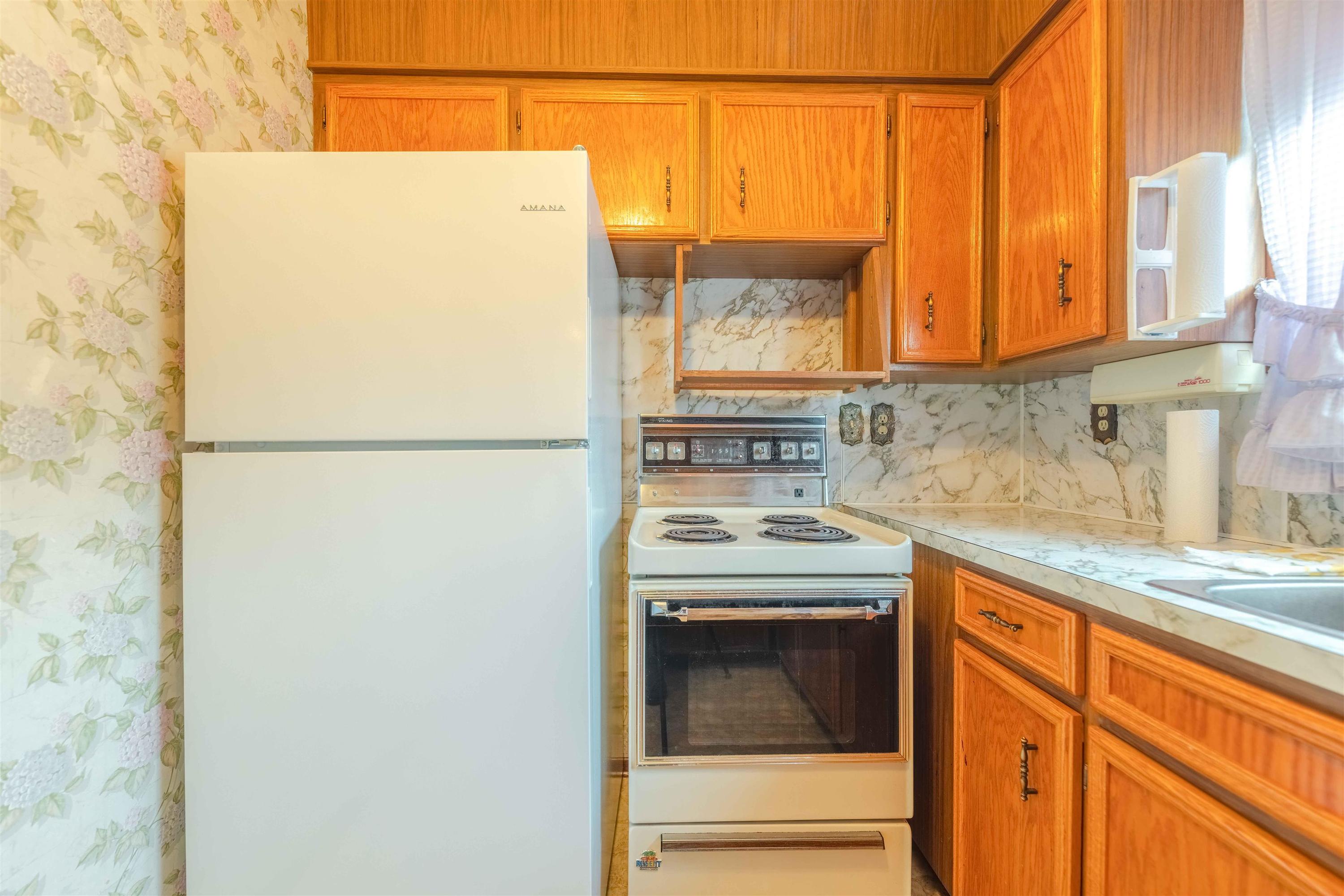 283 Carl Avenue E, Thunder Bay, ON - Indoor Photo Showing Kitchen