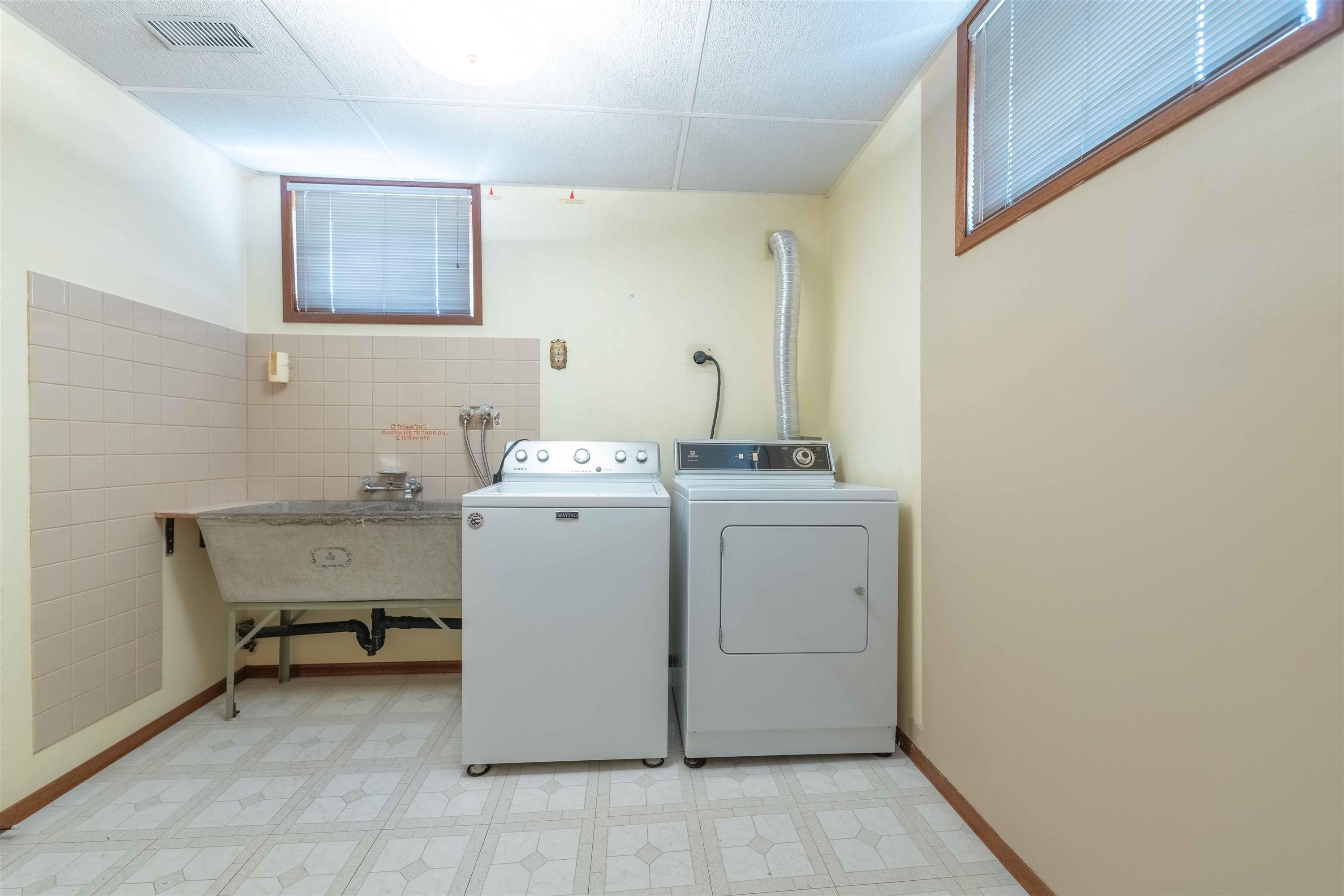 283 Carl Avenue E, Thunder Bay, ON - Indoor Photo Showing Laundry Room