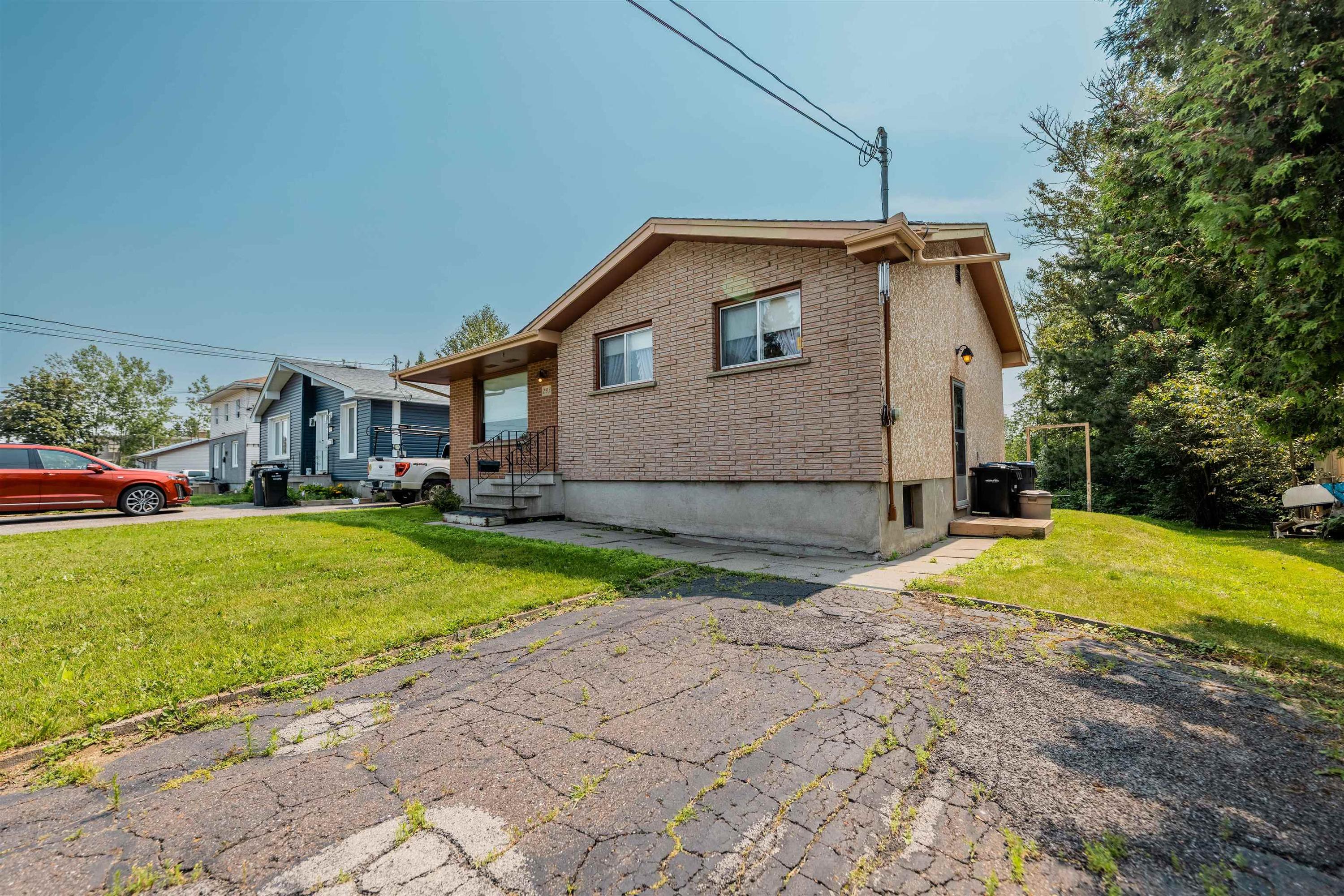 283 Carl Avenue E, Thunder Bay, ON - Outdoor