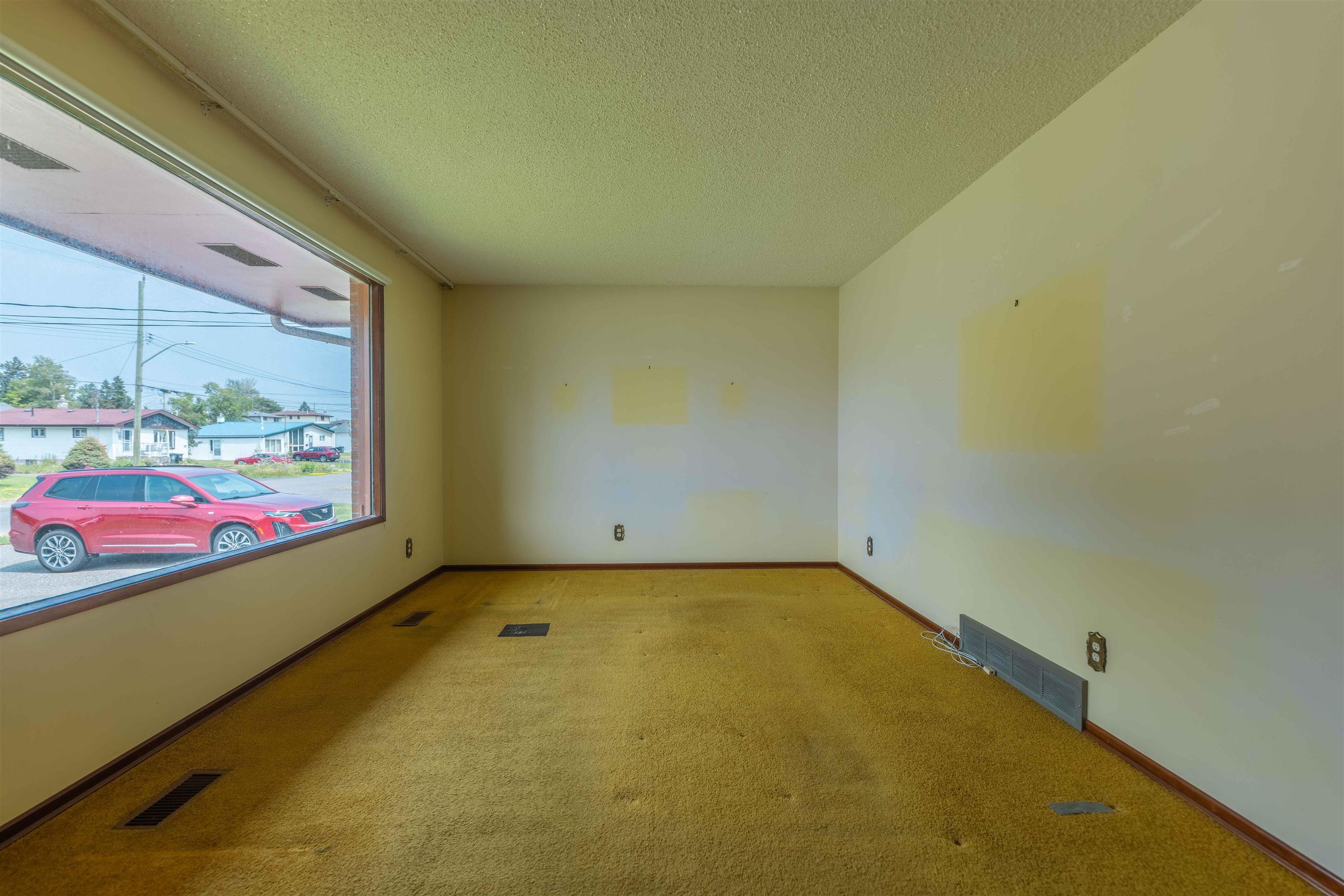 283 Carl Avenue E, Thunder Bay, ON - Indoor Photo Showing Other Room