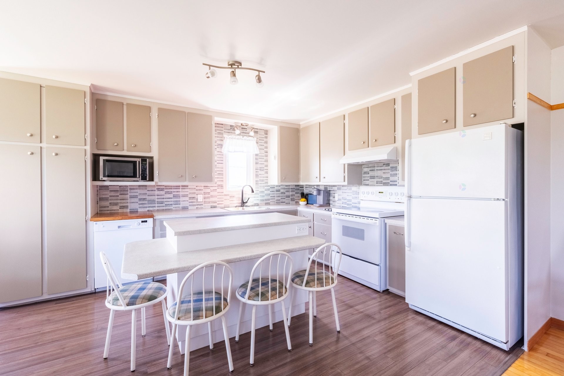 Kitchen - 241 Ch. Des Belles-Amours, L'Islet, QC - Indoor Photo Showing Kitchen