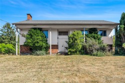 4479 Majestic Dr Saanich, BC V8N 3H7
