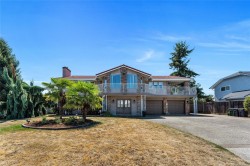 1833 Knutsford Pl Saanich, BC V8N 6E3