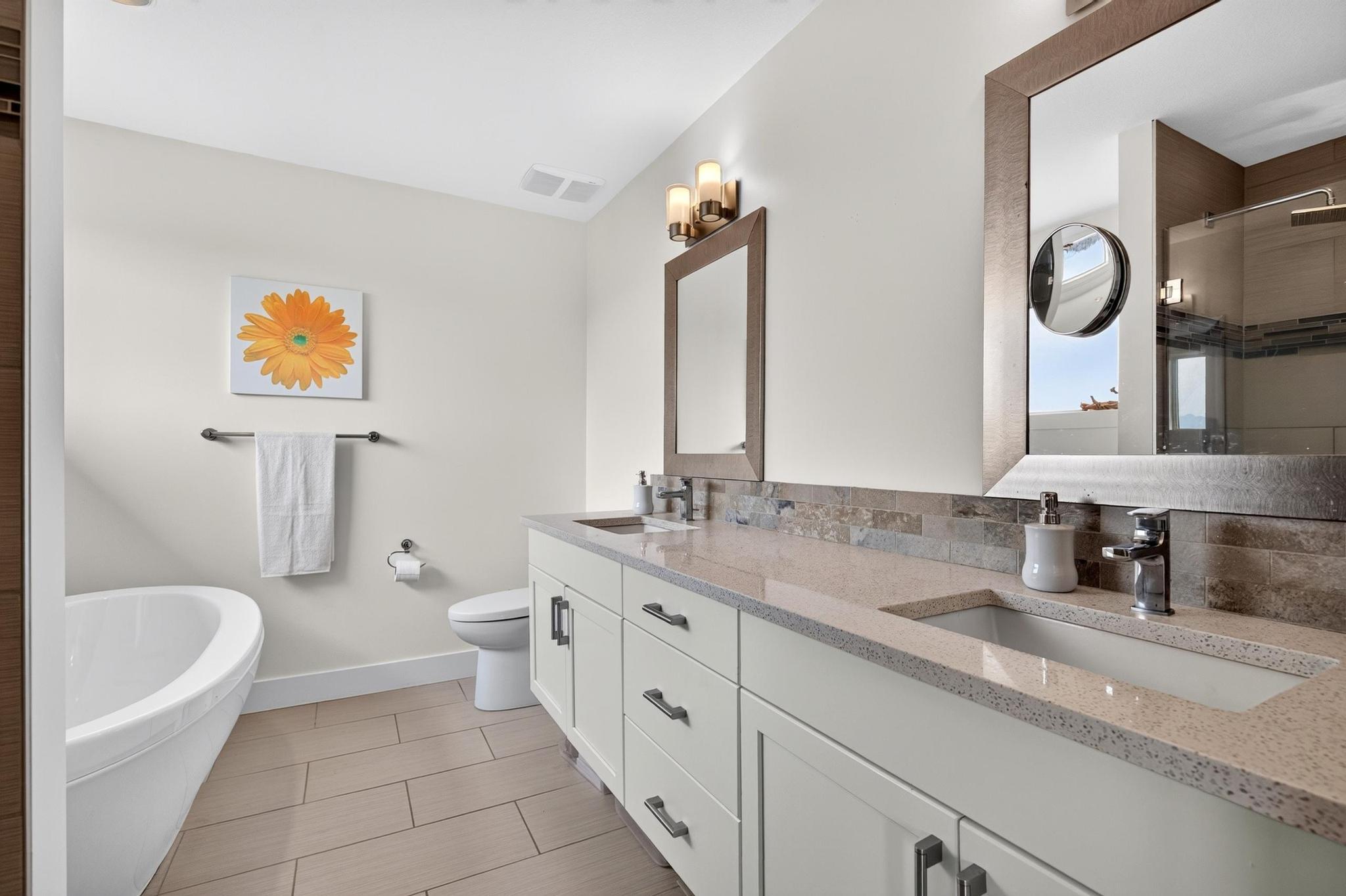 2425 Tallus Heights Drive, West Kelowna, BC - Indoor Photo Showing Bathroom