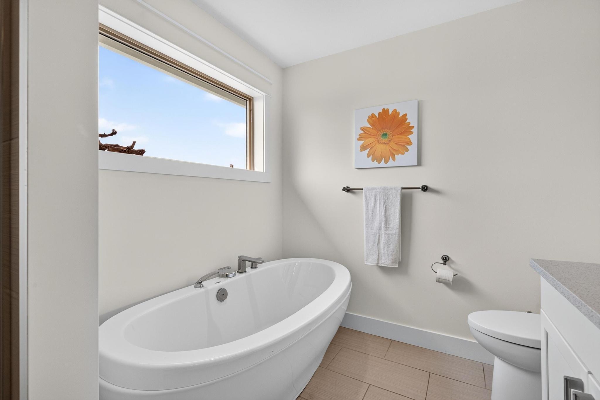 2425 Tallus Heights Drive, West Kelowna, BC - Indoor Photo Showing Bathroom