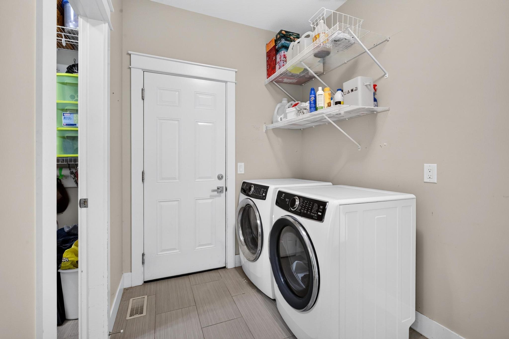 2425 Tallus Heights Drive, West Kelowna, BC - Indoor Photo Showing Laundry Room
