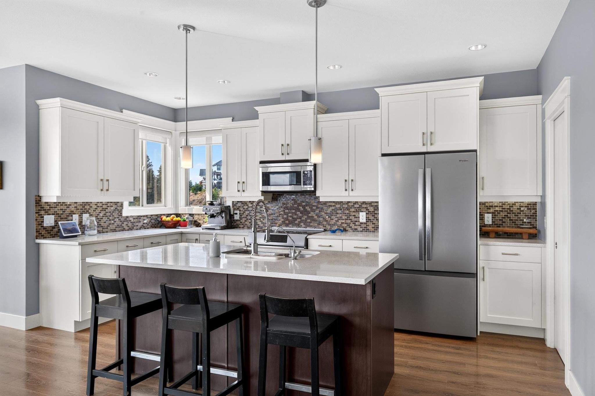 2425 Tallus Heights Drive, West Kelowna, BC - Indoor Photo Showing Kitchen With Upgraded Kitchen