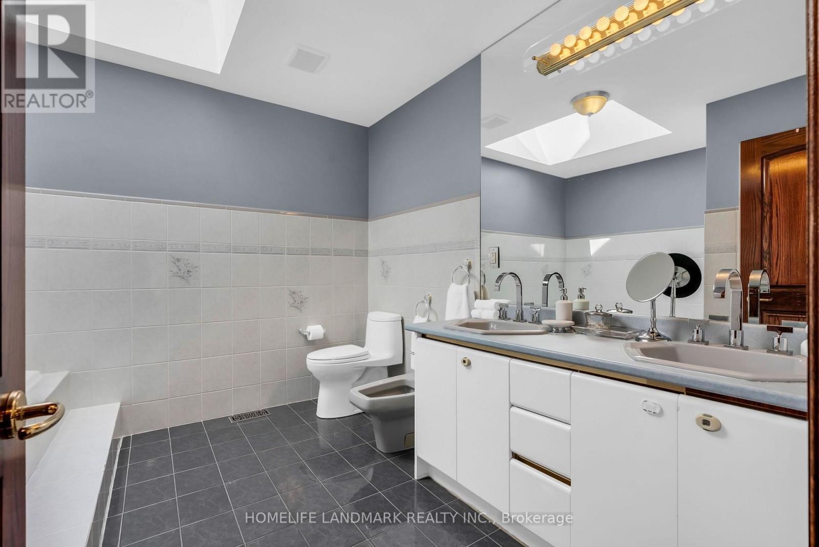 193 Codsell Avenue, Toronto, ON - Indoor Photo Showing Bathroom