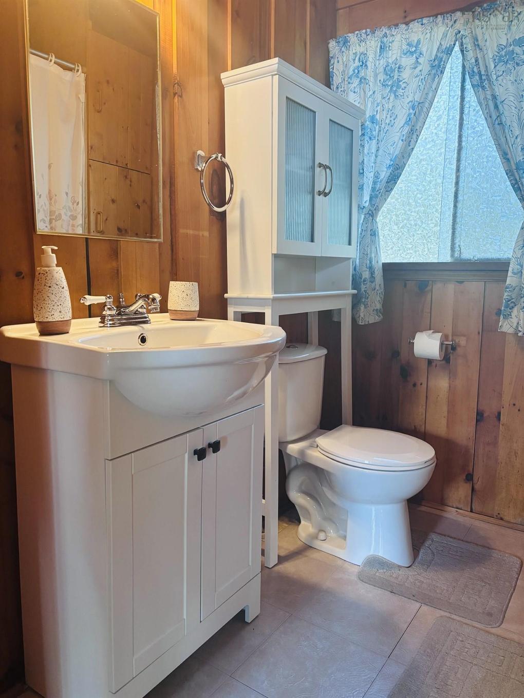 109 Henley Road, Labelle, NS - Indoor Photo Showing Bathroom