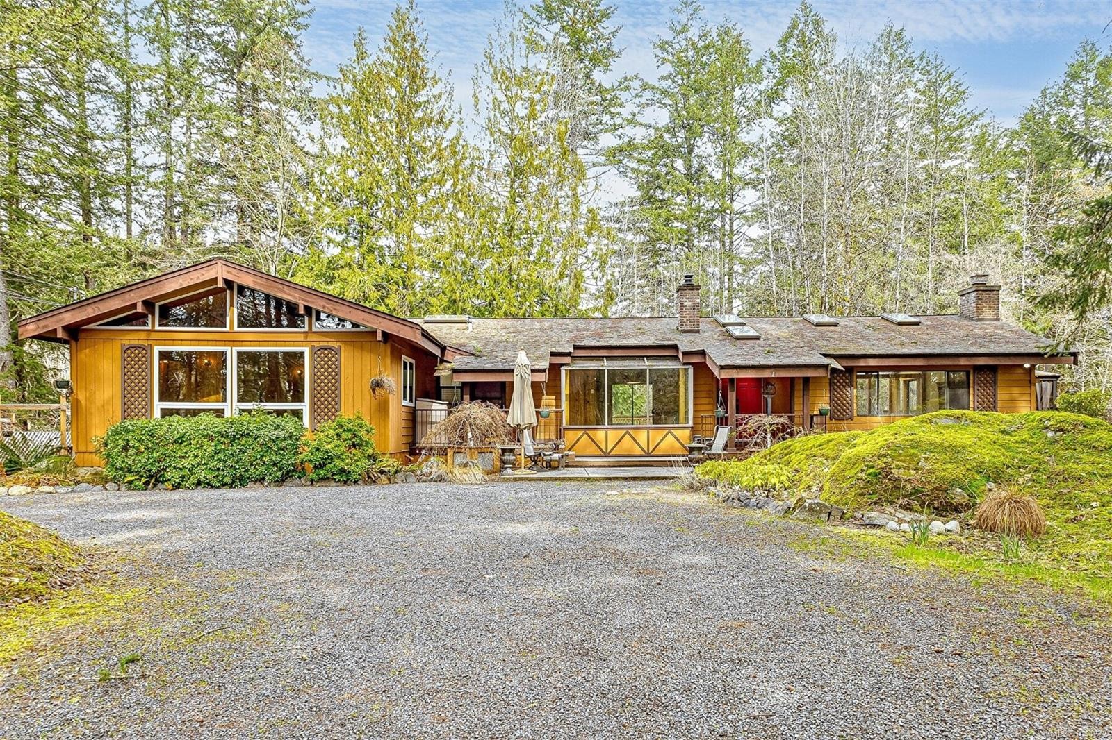 2298 Munn Rd, Highlands, BC