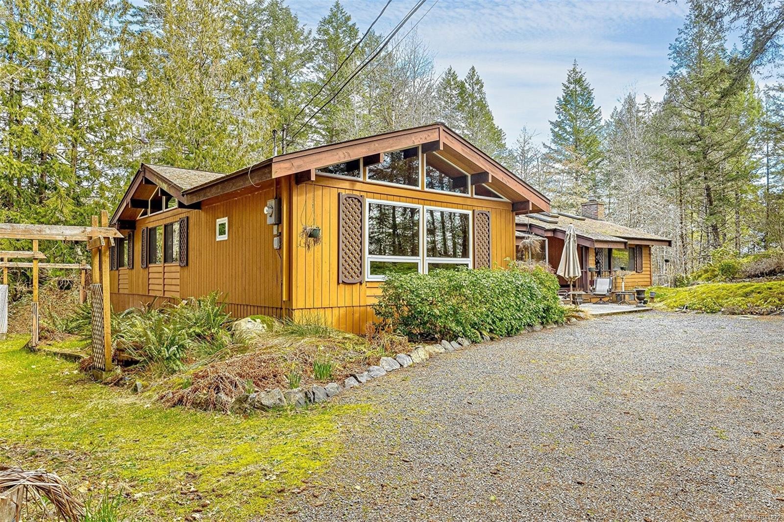 2298 Munn Rd, Highlands, BC