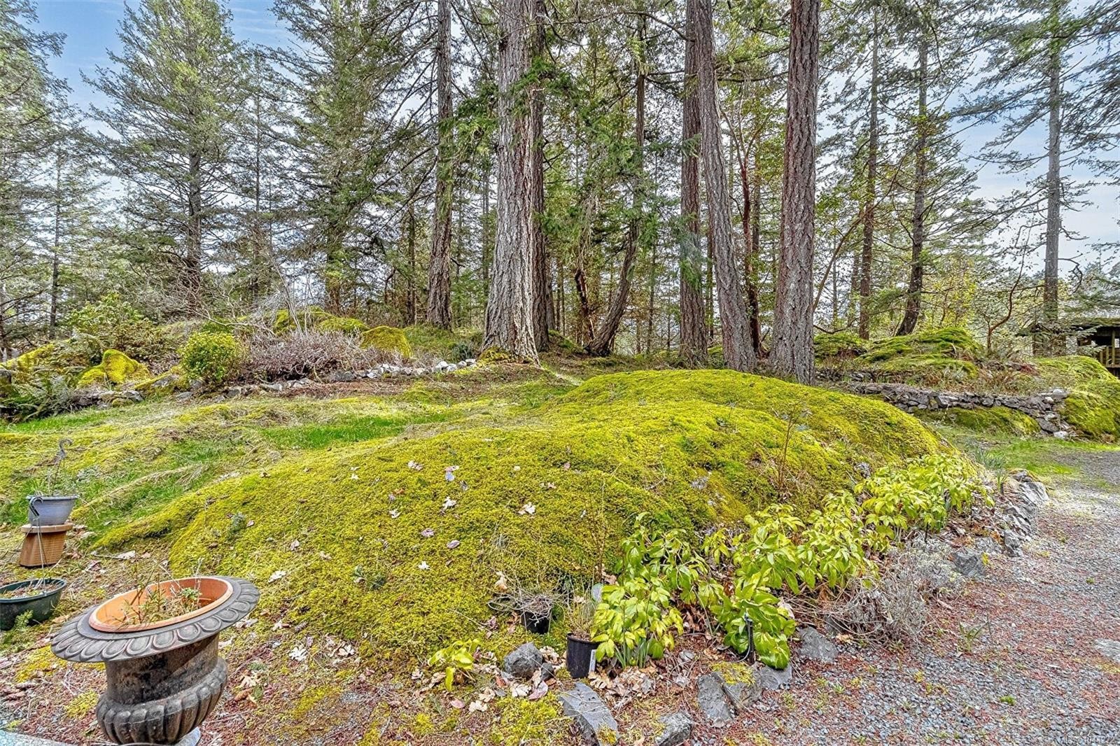 2298 Munn Rd, Highlands, BC