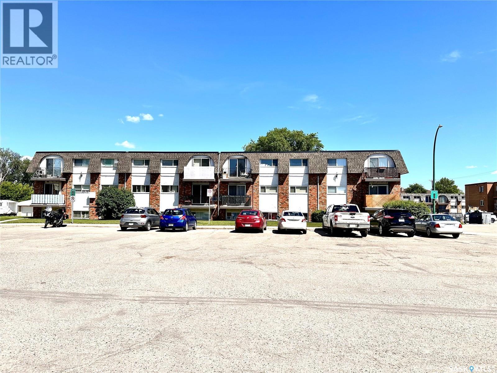 4 3625 Chaben Place, Saskatoon, SK - Outdoor With Facade