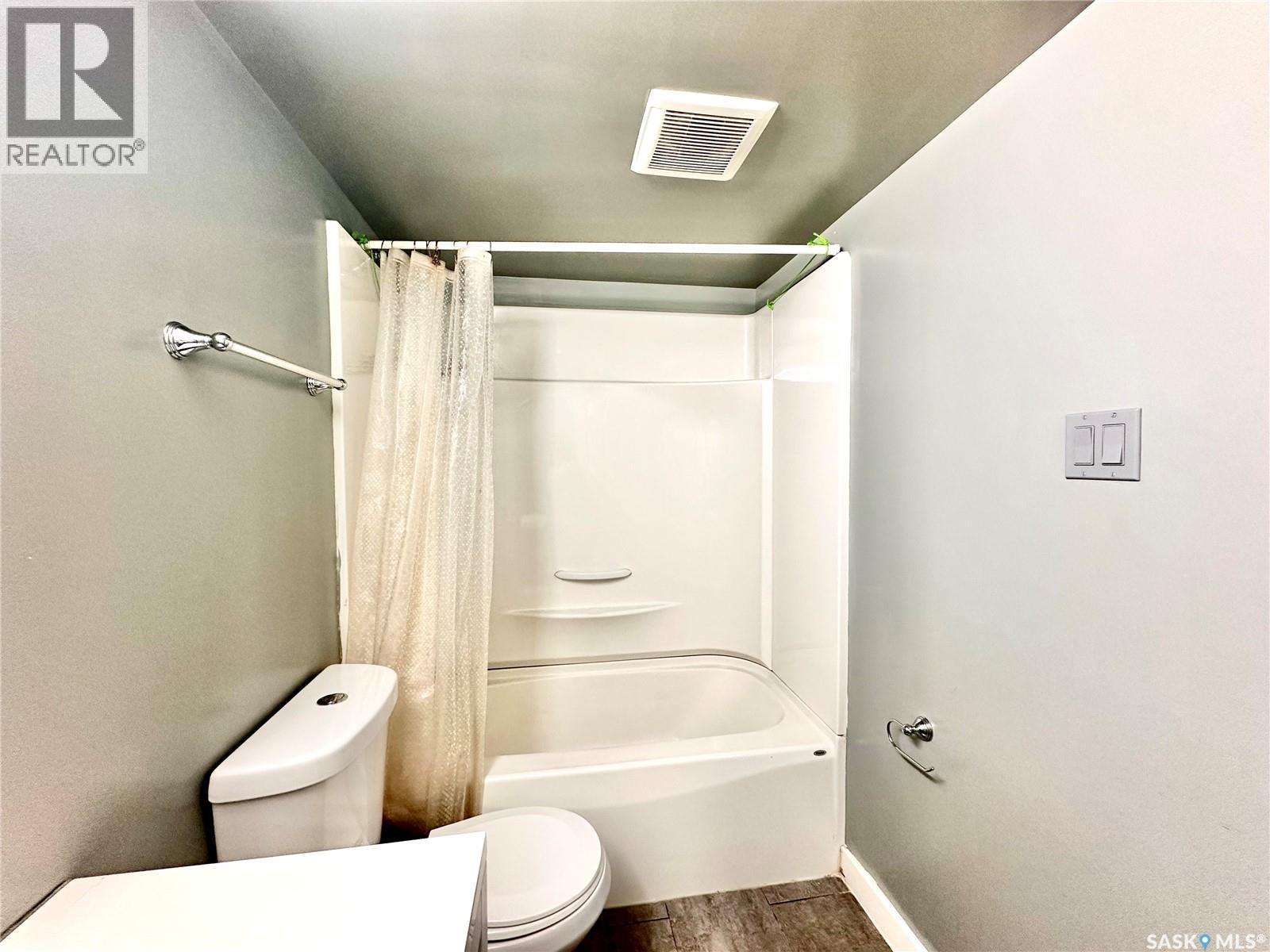 4 3625 Chaben Place, Saskatoon, SK - Indoor Photo Showing Bathroom
