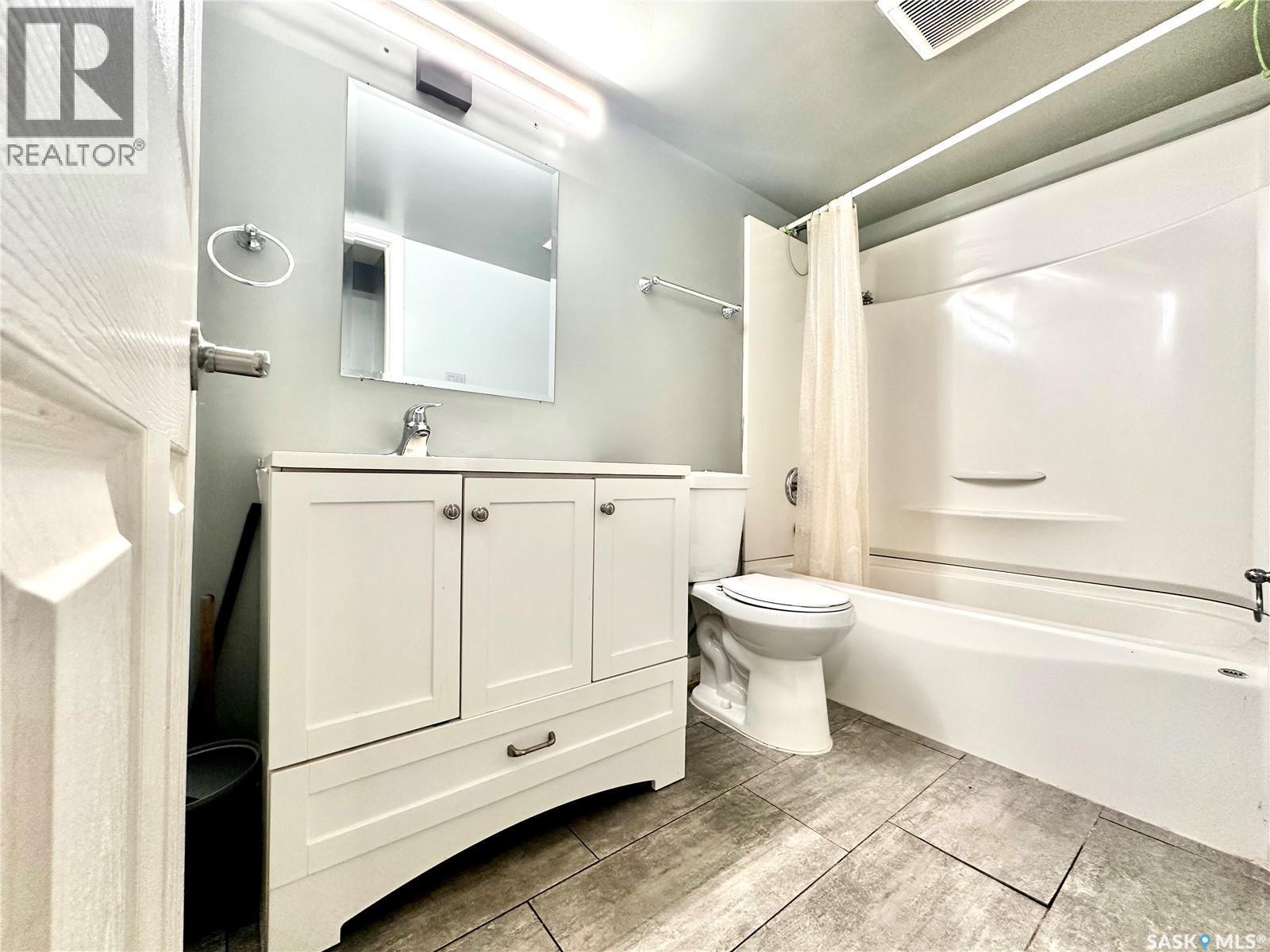 4 3625 Chaben Place, Saskatoon, SK - Indoor Photo Showing Bathroom