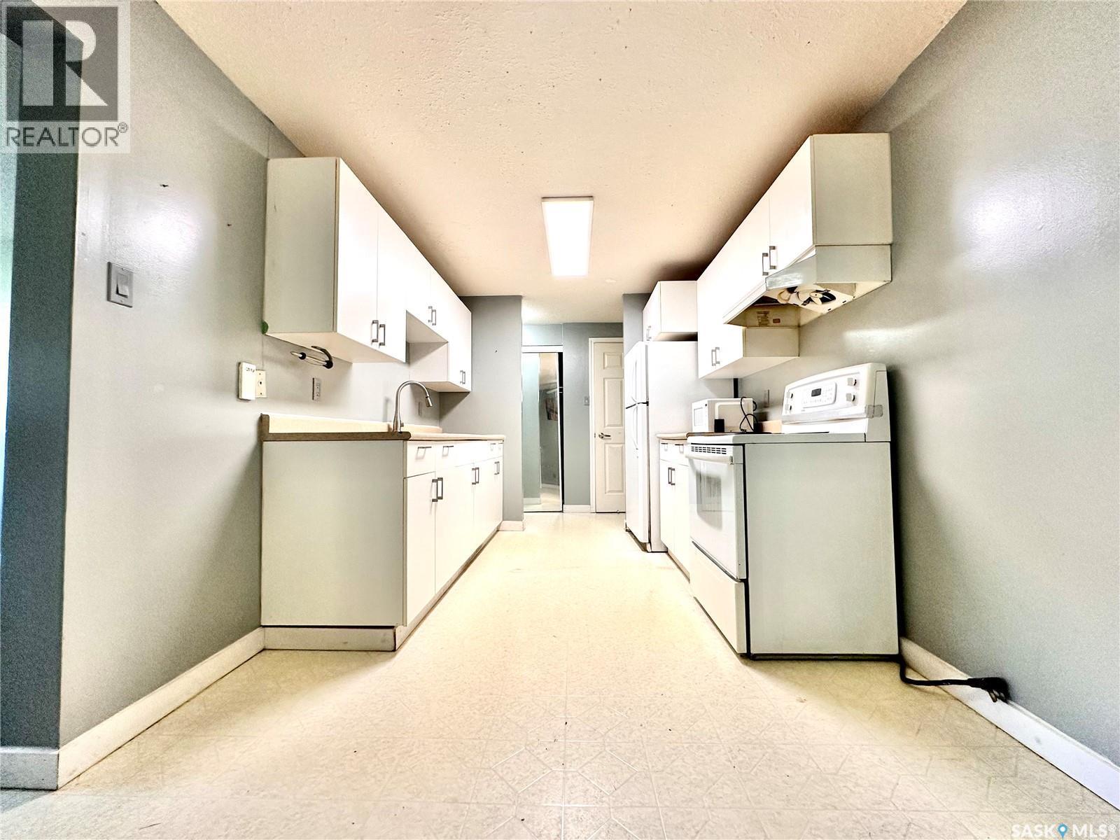 4 3625 Chaben Place, Saskatoon, SK - Indoor Photo Showing Laundry Room
