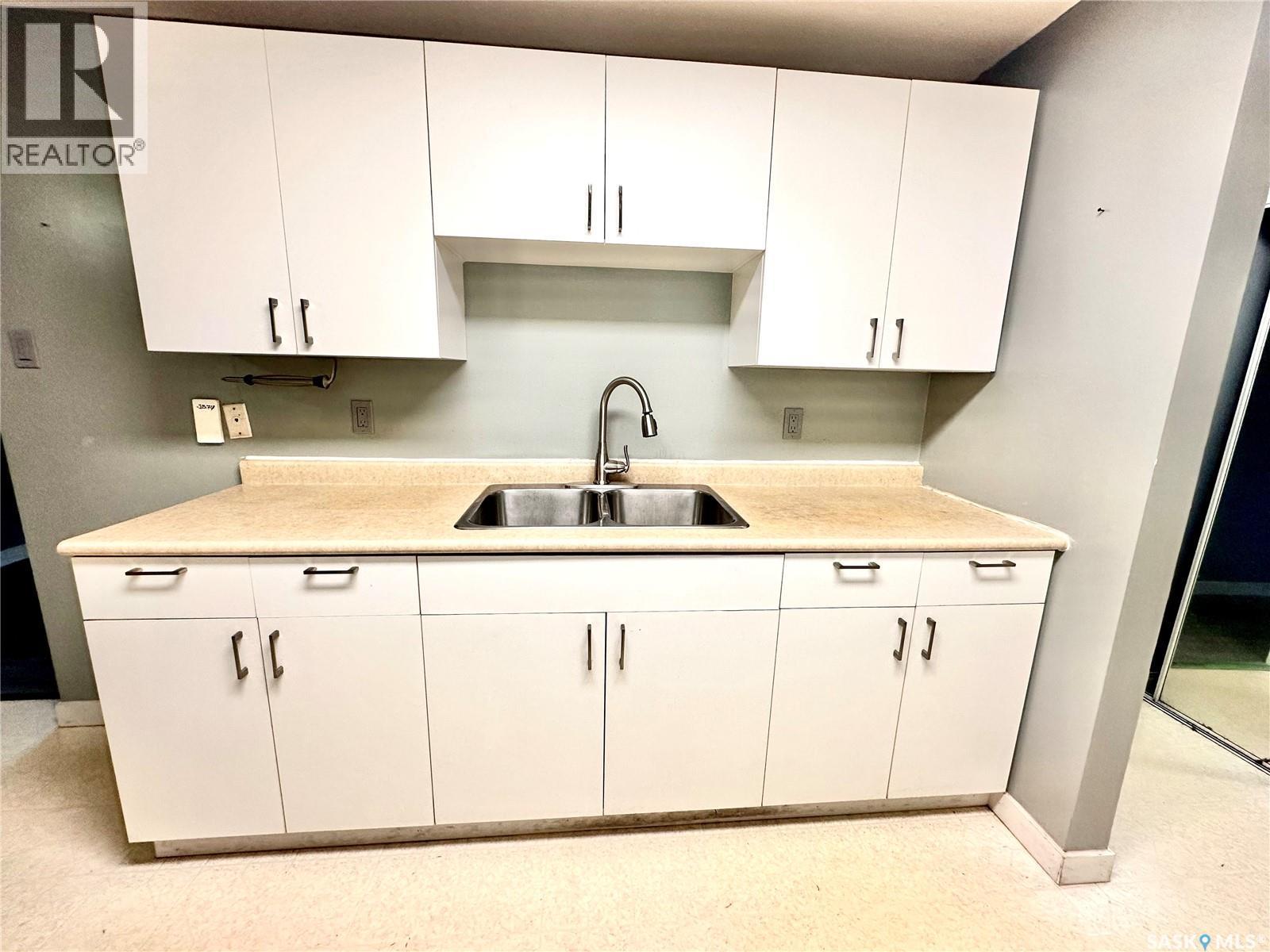 4 3625 Chaben Place, Saskatoon, SK - Indoor Photo Showing Kitchen With Double Sink