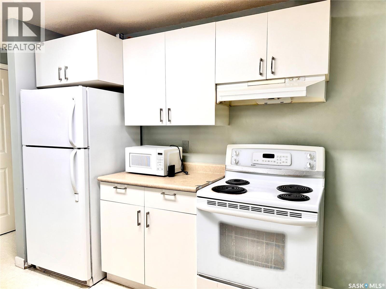 4 3625 Chaben Place, Saskatoon, SK - Indoor Photo Showing Kitchen