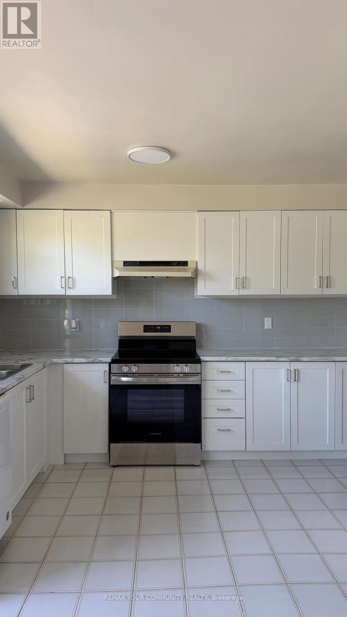 3796 Wyewood Road, Mississauga, ON - Indoor Photo Showing Kitchen With Double Sink