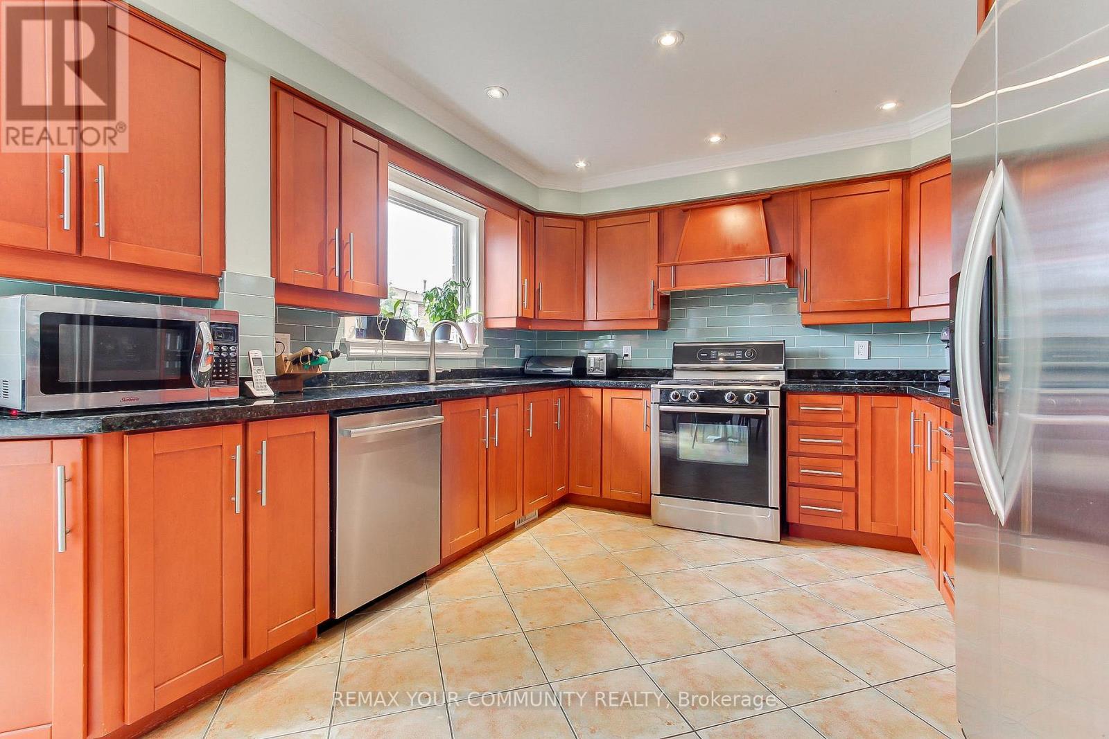 4229 Brandon Gate Drive, Mississauga, ON - Indoor Photo Showing Kitchen