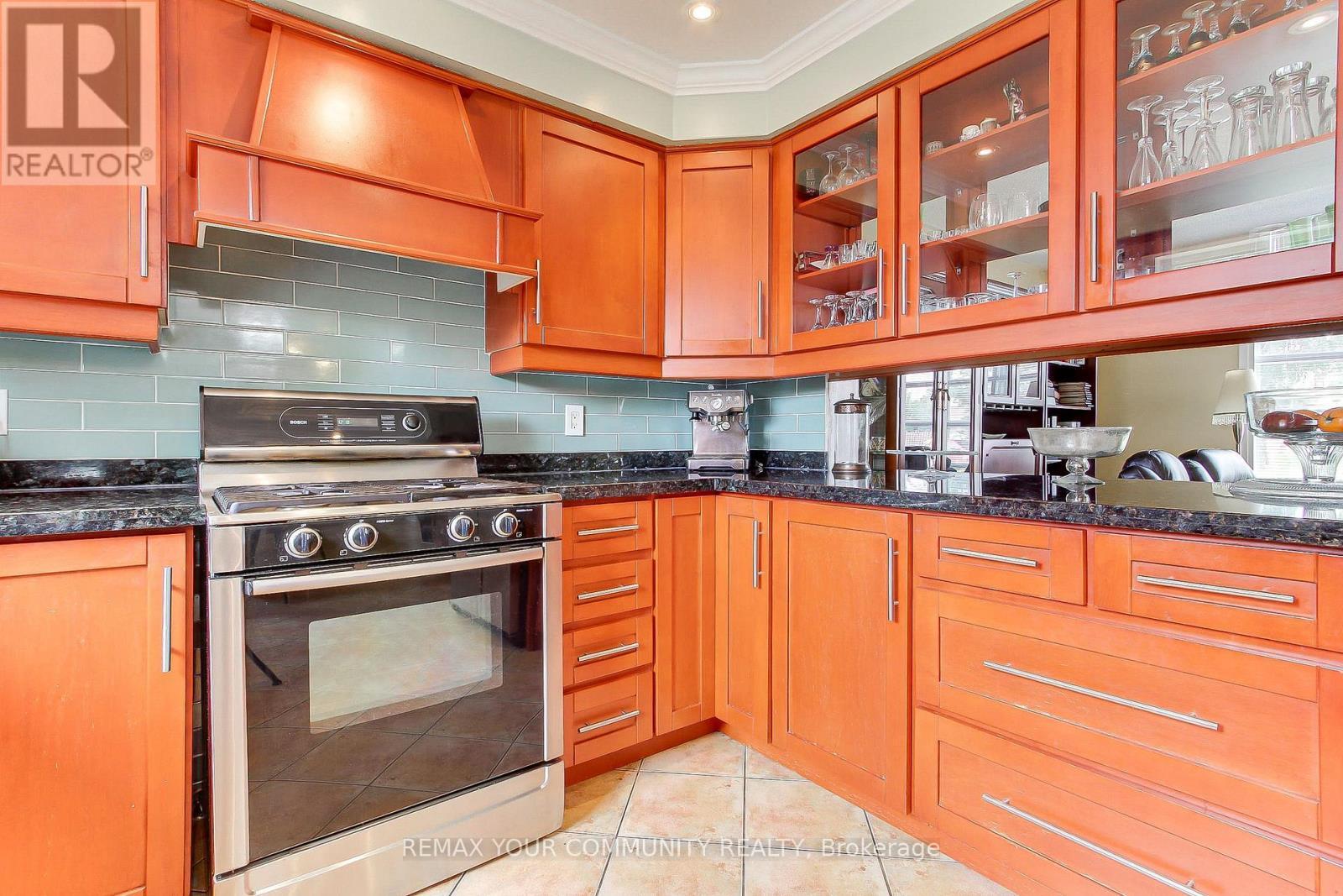 4229 Brandon Gate Drive, Mississauga, ON - Indoor Photo Showing Kitchen