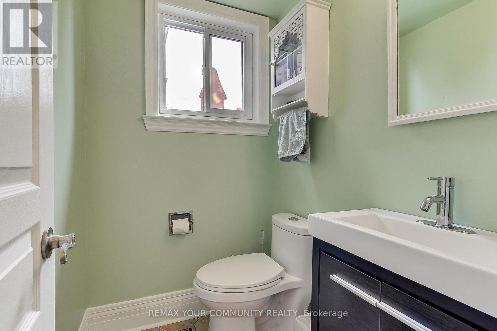4229 Brandon Gate Drive, Mississauga, ON - Indoor Photo Showing Bathroom