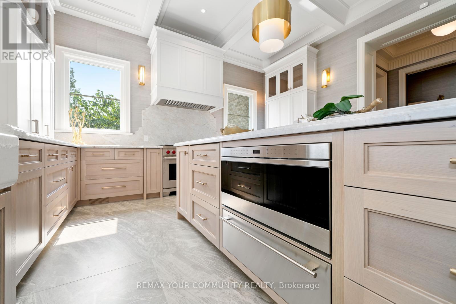 130 St. John'S Side Road E, Aurora, ON - Indoor Photo Showing Kitchen