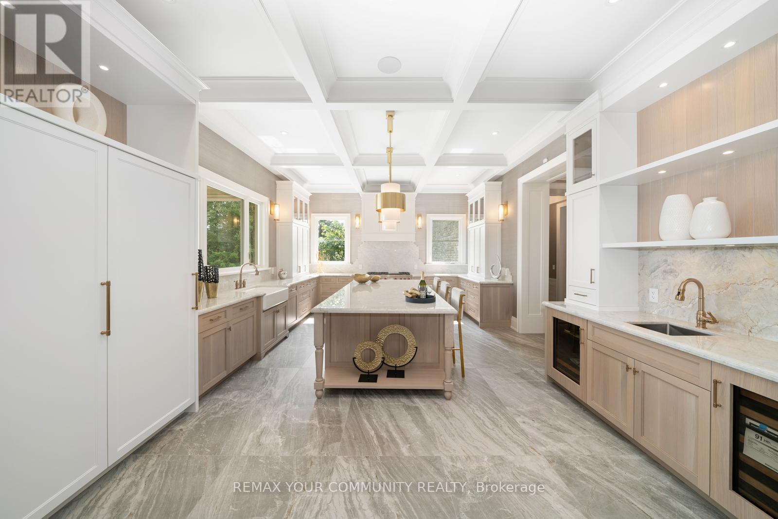 130 St. John'S Side Road E, Aurora, ON - Indoor Photo Showing Kitchen With Upgraded Kitchen