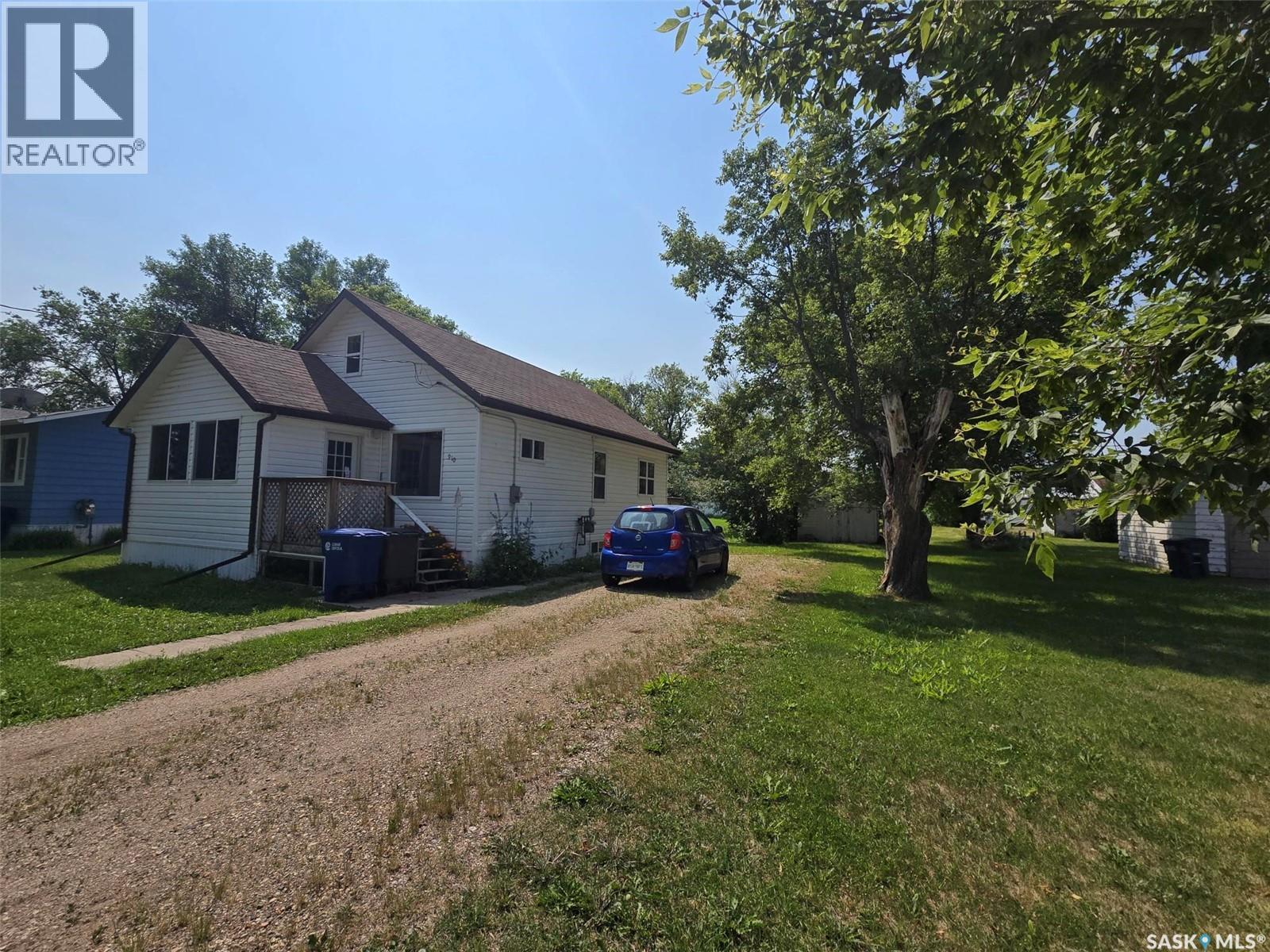 910 Pacific Street, Grenfell, SK - Outdoor