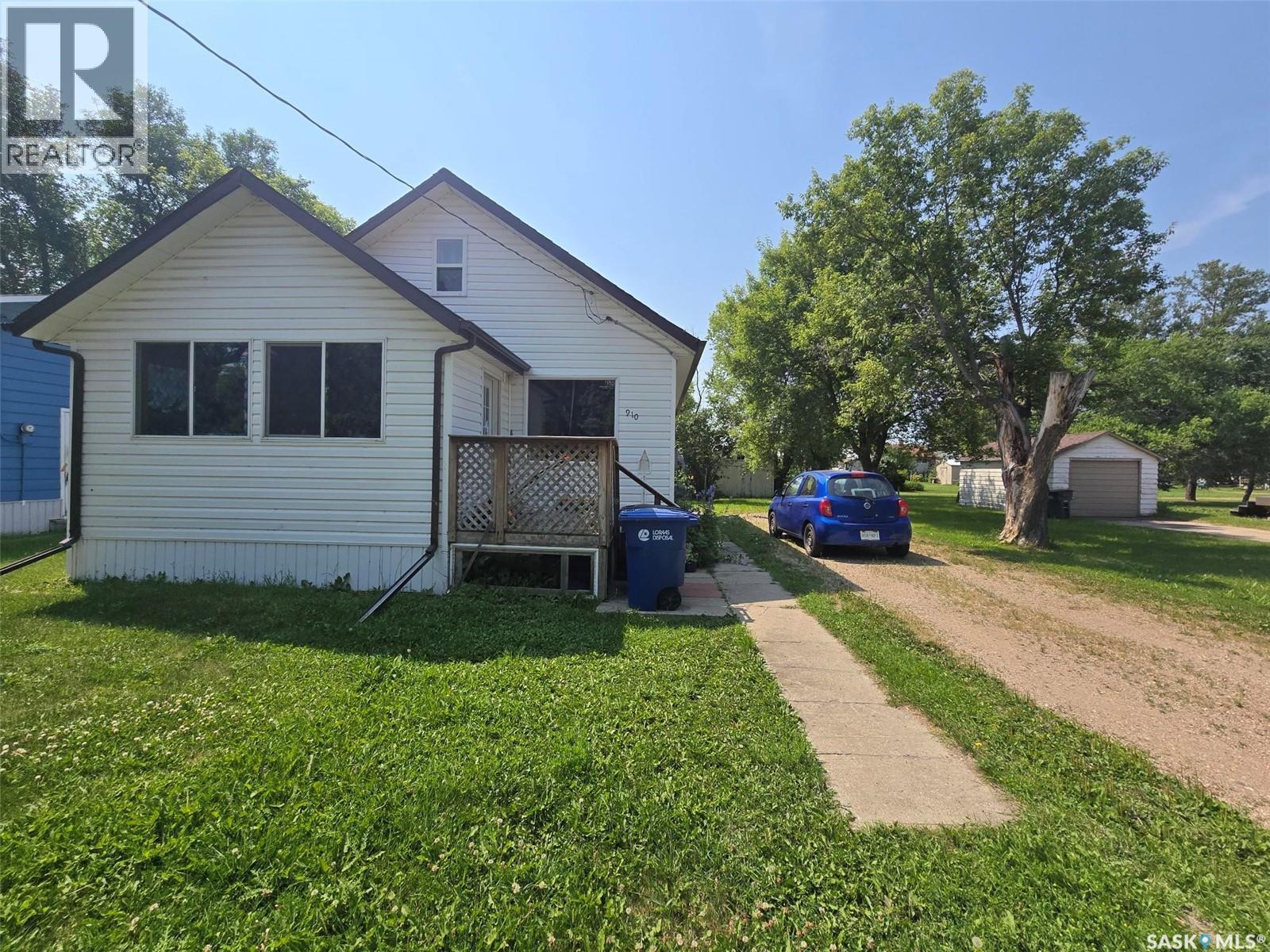 910 Pacific Street, Grenfell, SK - Outdoor