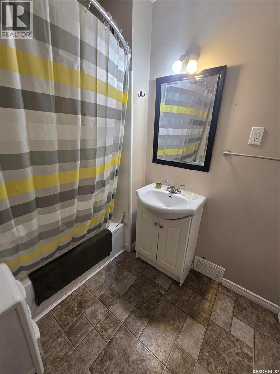 910 Pacific Street, Grenfell, SK - Indoor Photo Showing Bathroom