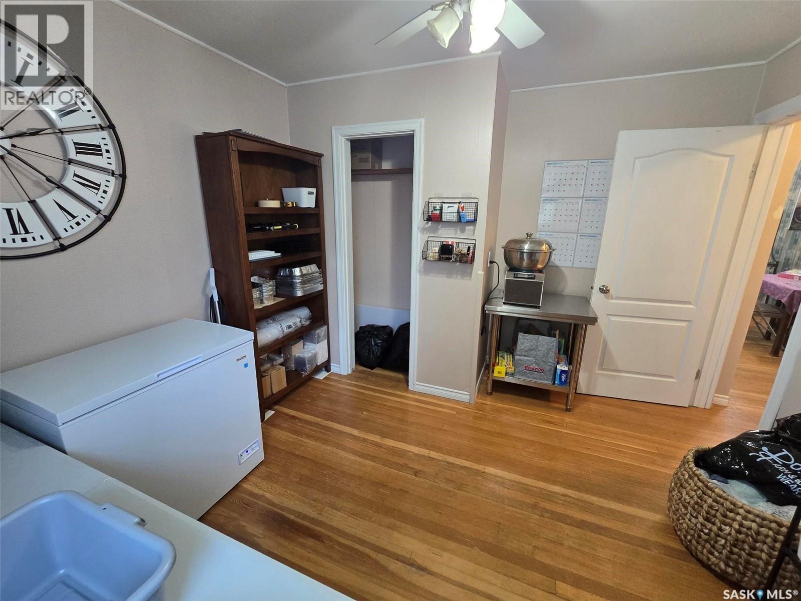 910 Pacific Street, Grenfell, SK - Indoor